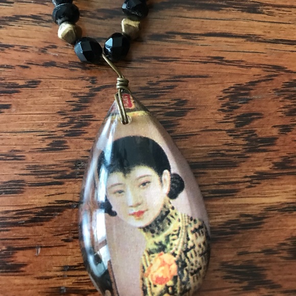 Beautiful Beaded Asian Lady Necklace - Picture 2 of 2